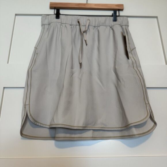 NWT Lululemon On The Fly Ivory Contrast Stitch Tie Waist Skirt Size 12 - Picture 1 of 8